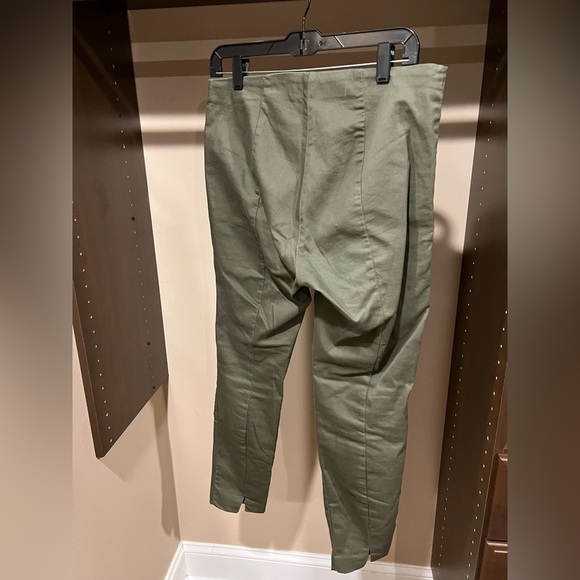 H&M Women's Olive Green Chinos - Picture 8 of 8